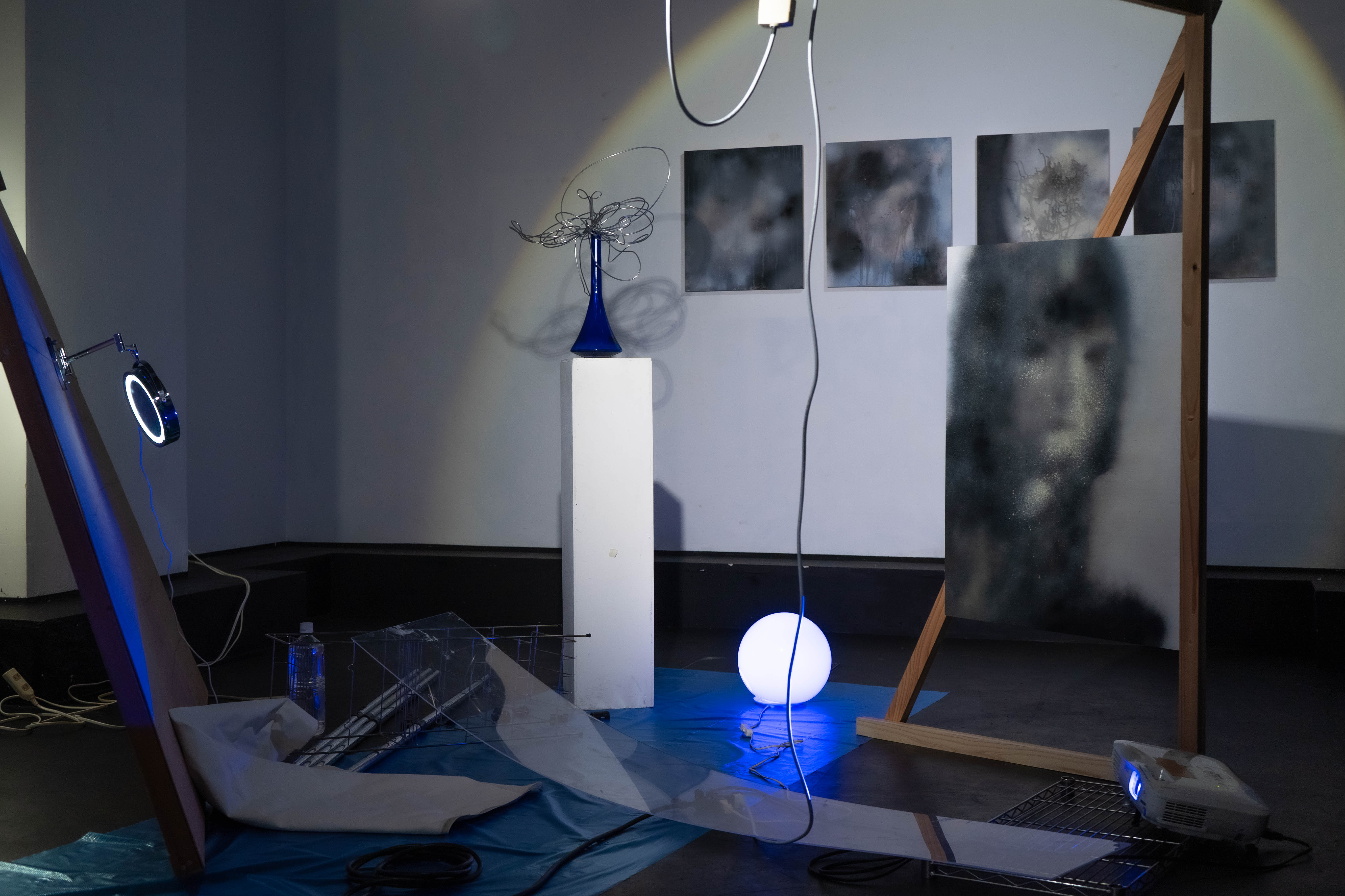 原料状態の孤独を、この(その)親指の腐敗に特殊化する